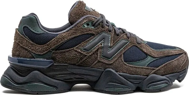 9060 Low-Top Sneakers