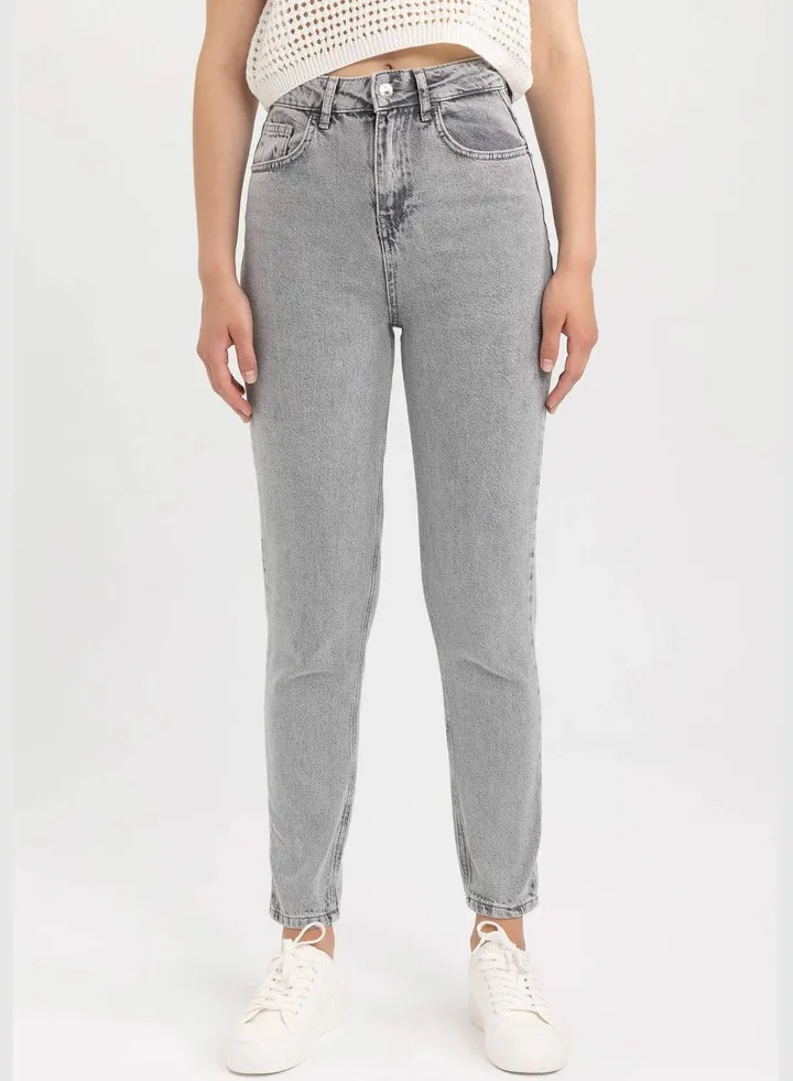 Woman Mom Fit Denim Trousers