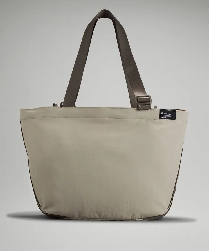 Clean Lines Tote Bag 22L