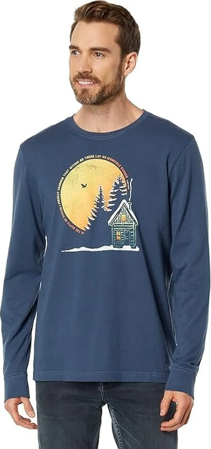 Life is Good Cabin Landscape Depth Of Winter Long Sleeve Crusher (Darkest Blue) Men's T Shirt