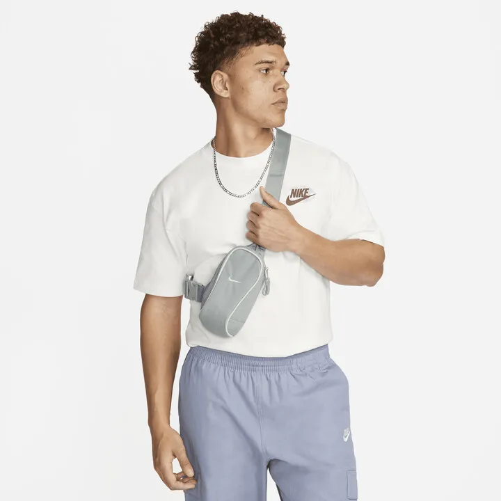 Unisex Nike Sportswear Essentials Crossbody Bag (1L) in Grey