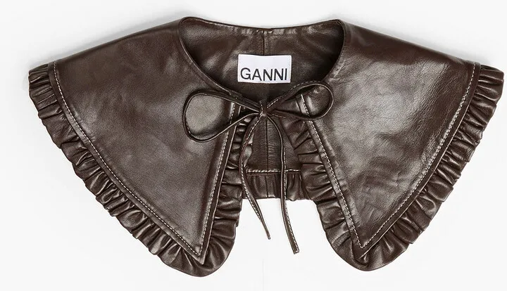 Ruffled leather collar