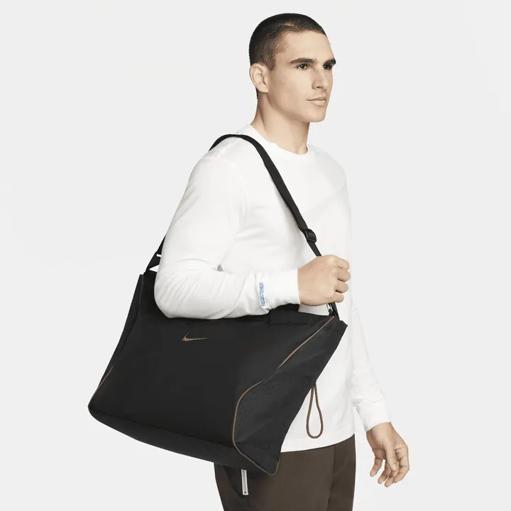 Unisex Nike Sportswear Essentials Tote Bag (26L) in Black