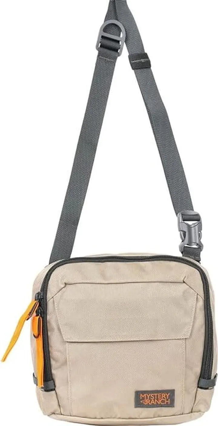 Mystery Ranch District 4 (Hummus) Shoulder Handbags