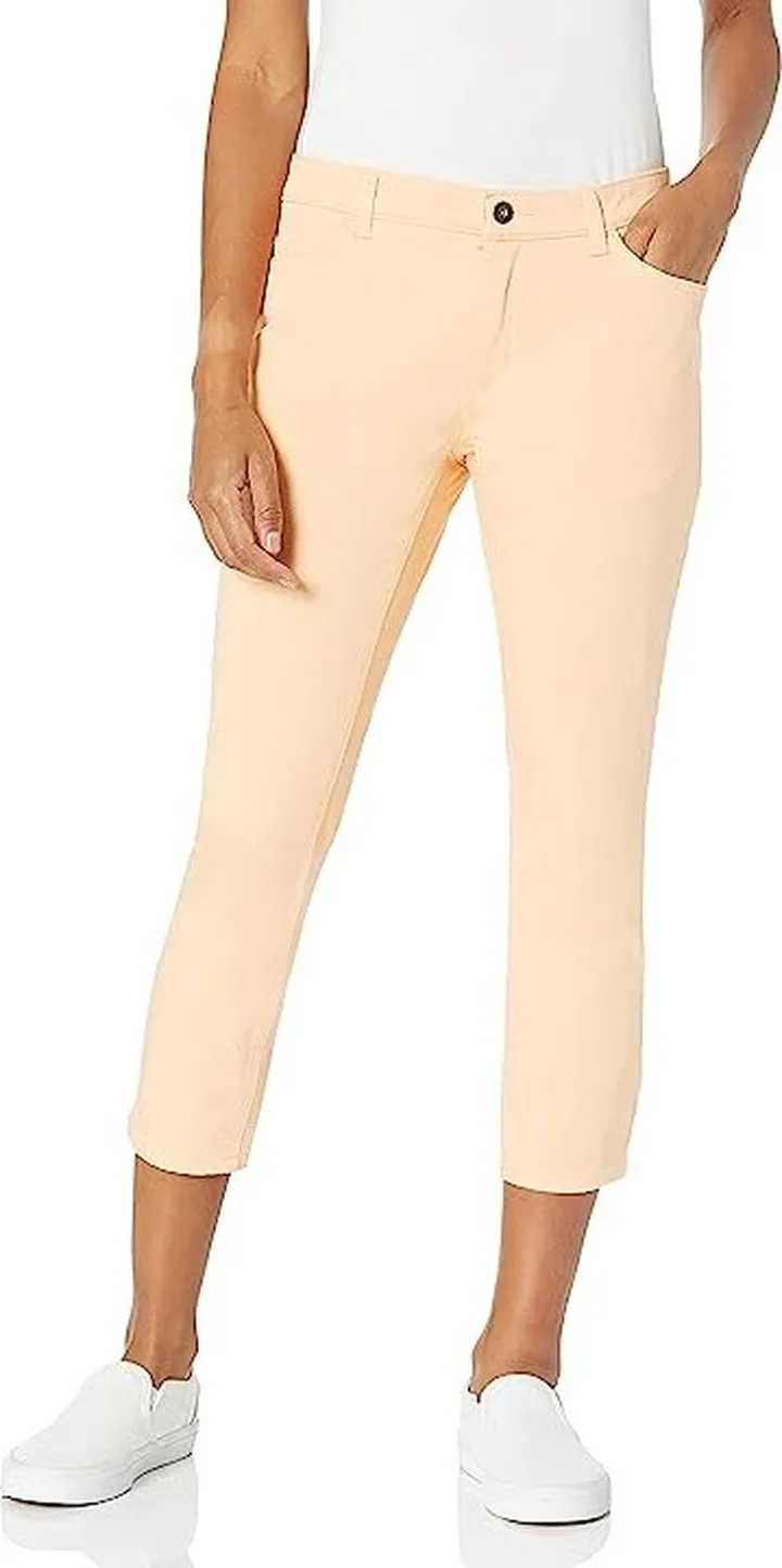 Dickies Women's Perfect Shape Twill Capri Pant (Rinsed Peach Fuzz) Women's Clothing
