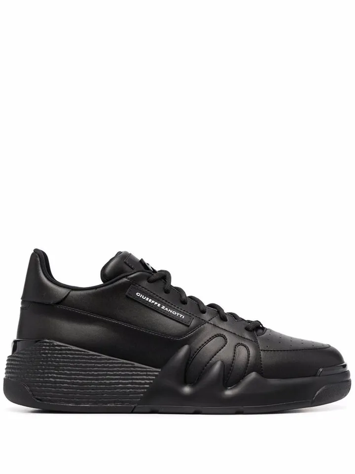 Logo-Patch Low Top Sneakers