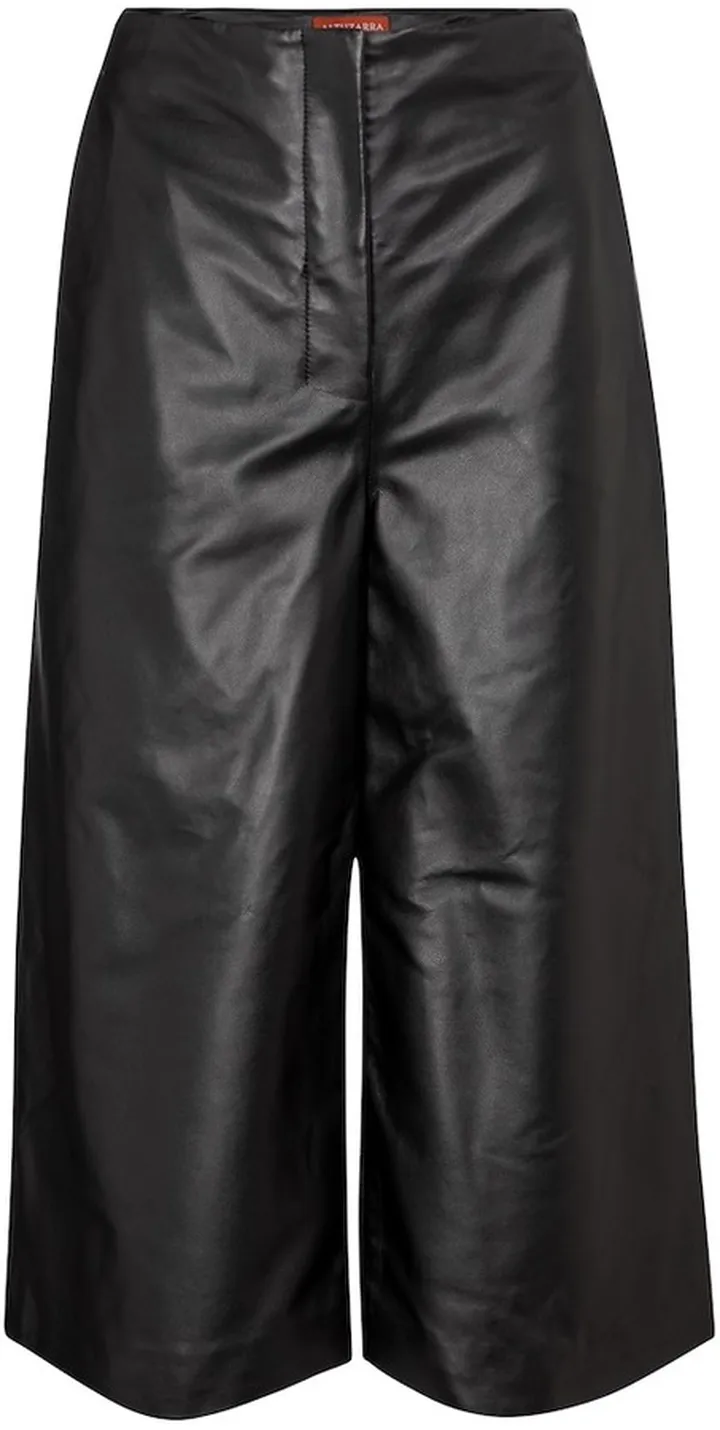 High-rise leather Bermuda shorts