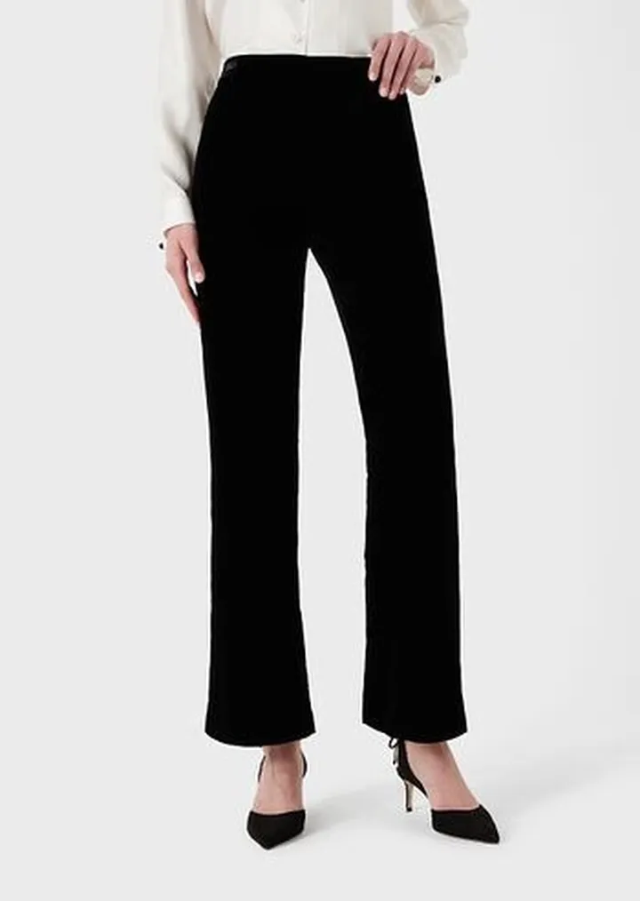 Cropped trousers in velvet