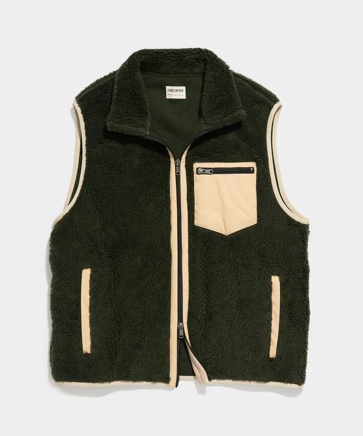 Solid Adirondack Fleece Vest in Olive
