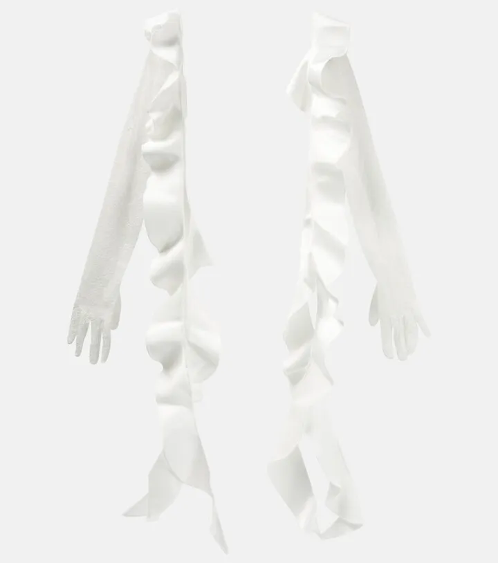 Lace gloves with ruffles