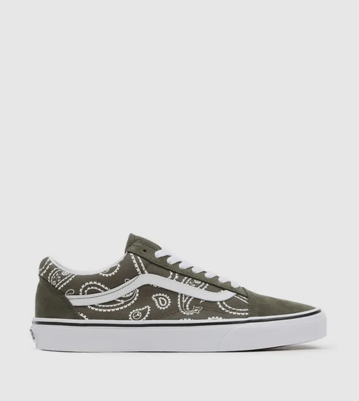 UA Old Skool Sneakers