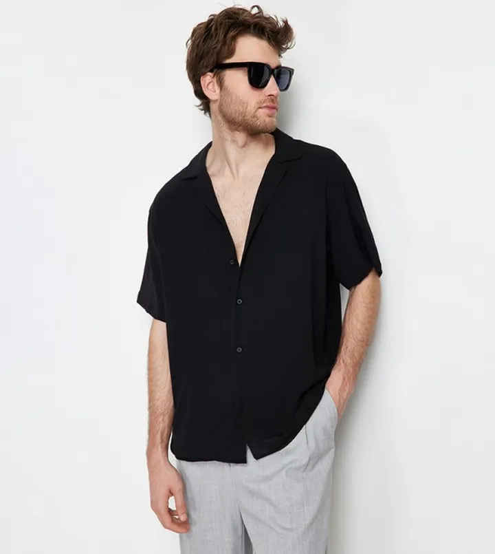 Solid Slim Fit Long Sleeves Shirt