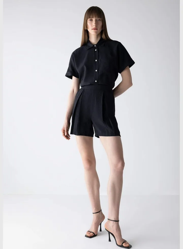Woman Woven Short