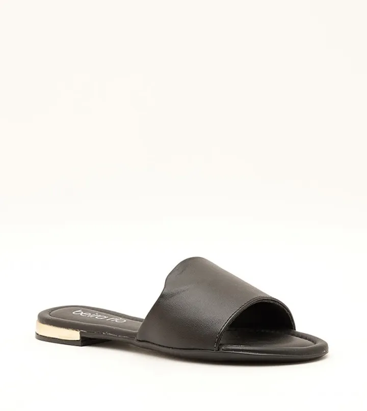 Mattheww Textured Flat Sandals