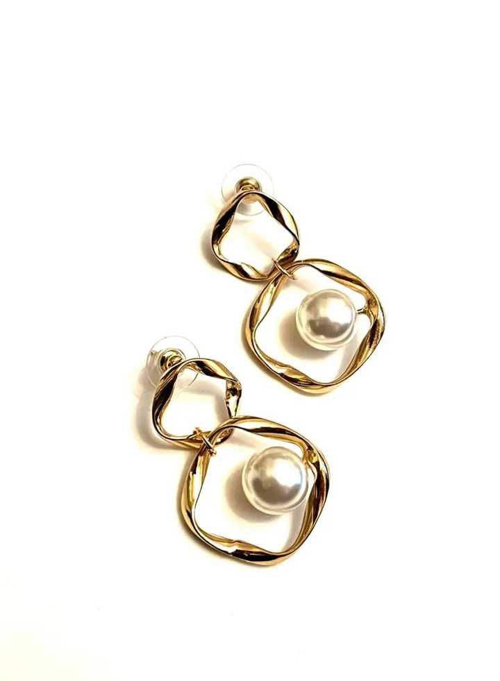 Attached rings pearl earrings