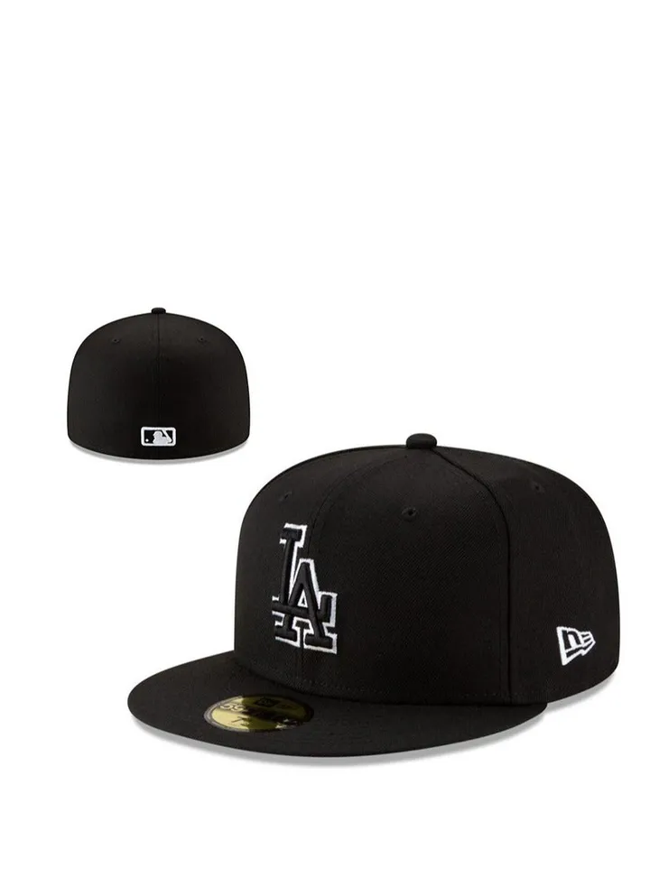 Effortlessly Chic: NEW ERA's Sophisticated Black Baseball Hat