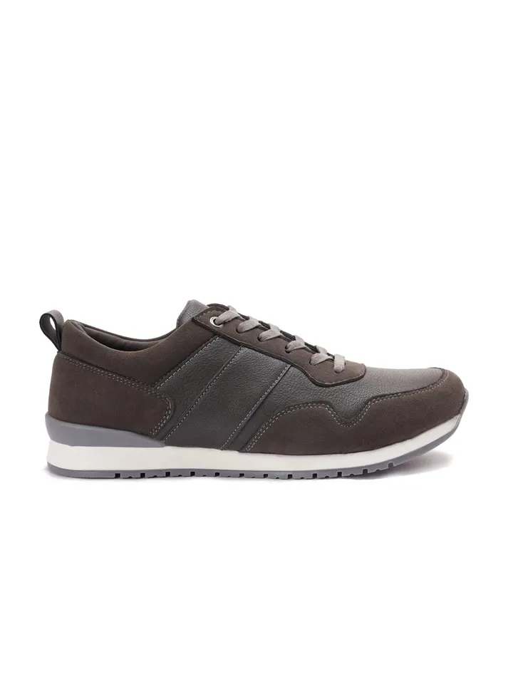 Low Top Sneaker