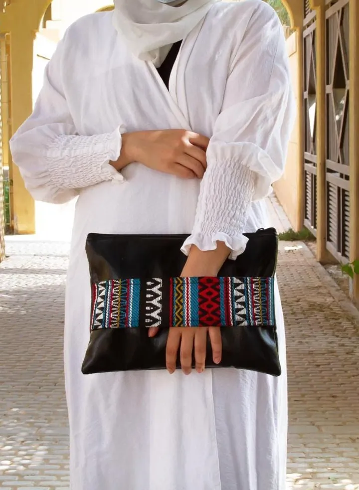 pouch with a sadou grip