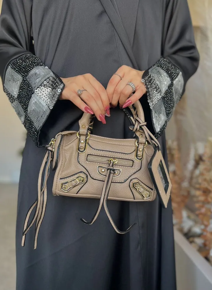 Hand and shoulder bag