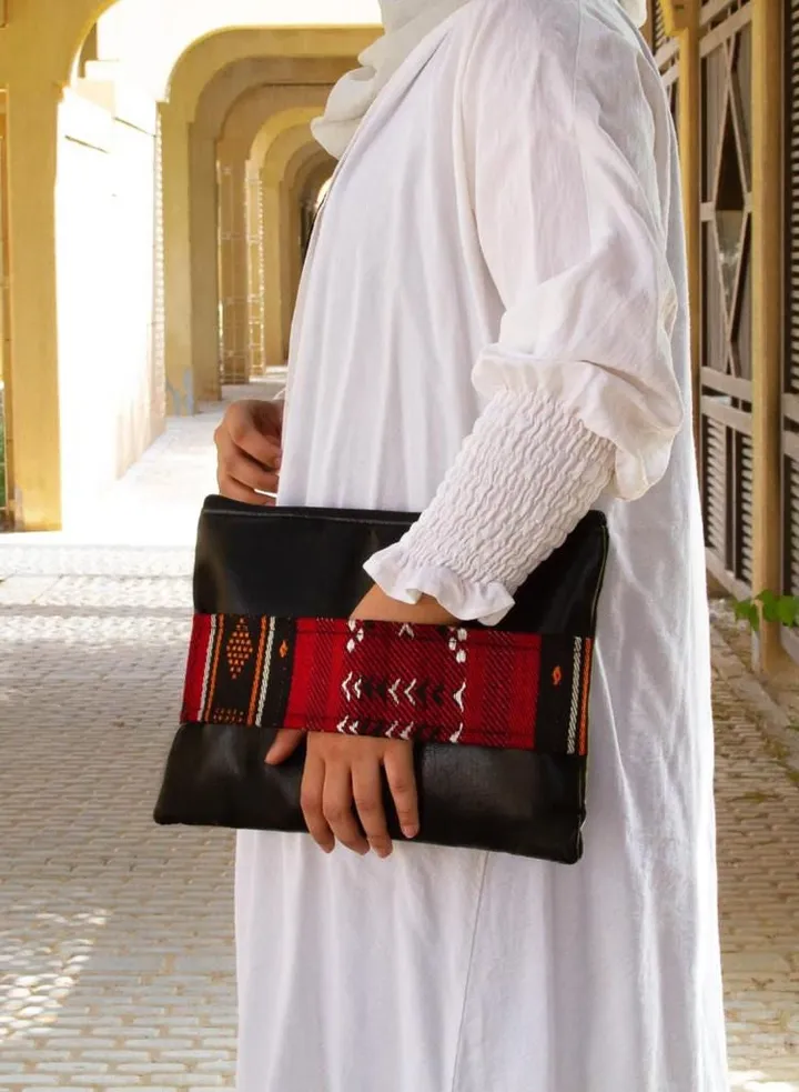 pouch with a sadou grip