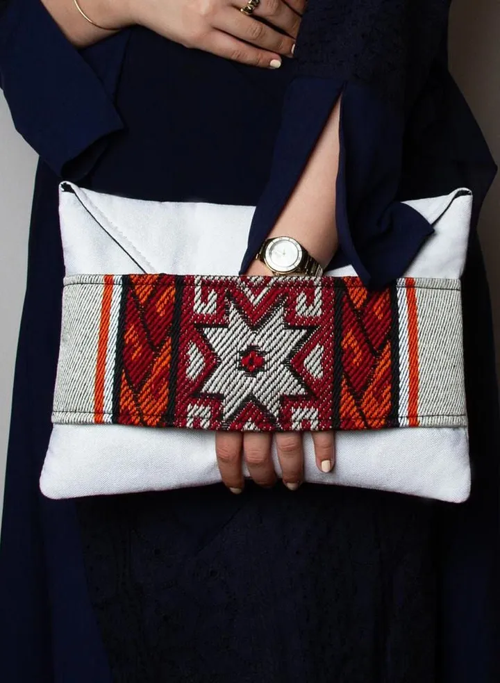 pouch with a sadou grip
