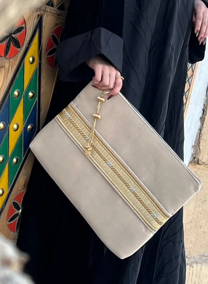 Pouch of the Bisht
