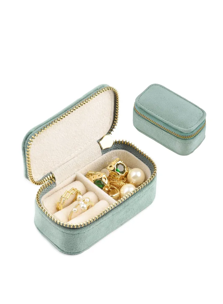 Mini Jewelry Travel Case, Velvet Small Travel Jewelry Box, Portable Jewelry Travel Organizer Box for Rings Earrings Necklaces, Gifts for Women Girls(Green Emerald)