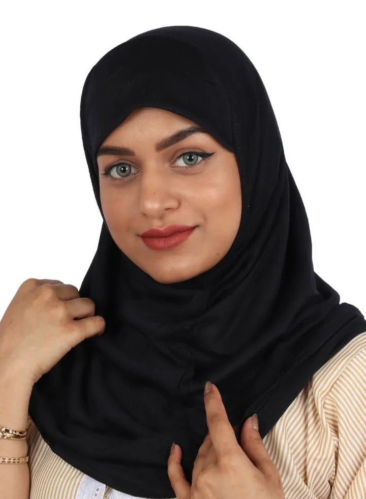 Black veil to cover the head