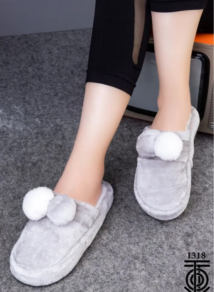 Women's winter slipper with fur, gray color
