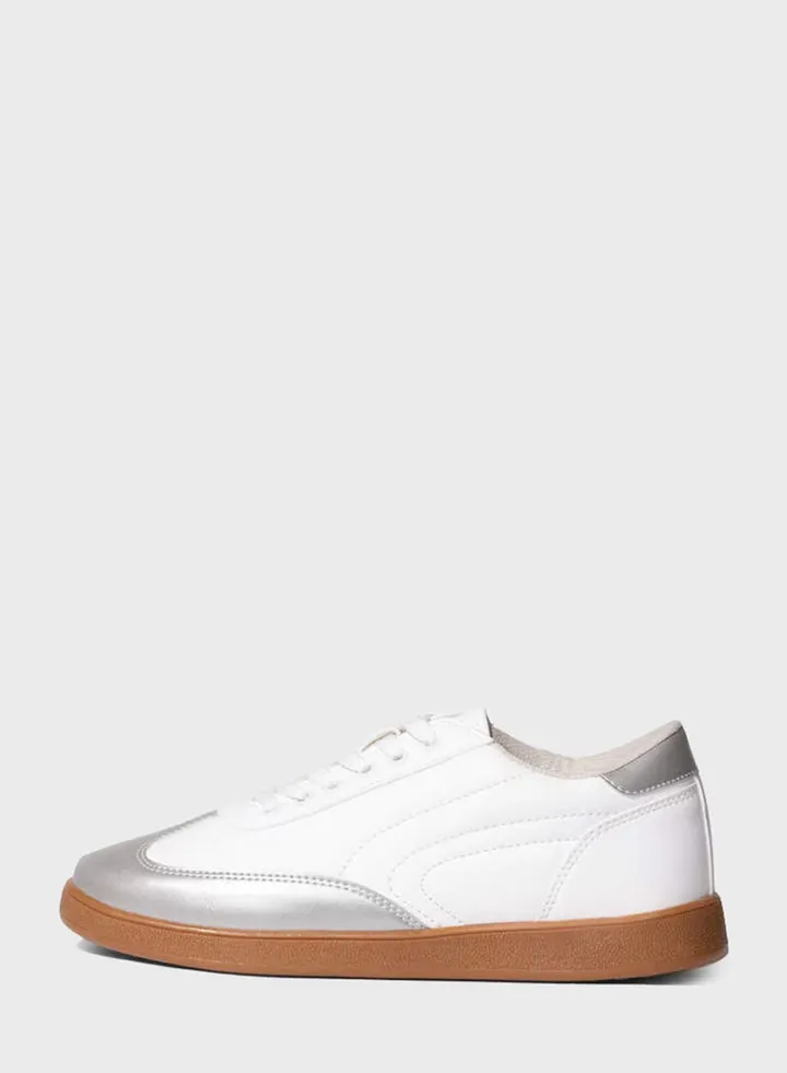 Woman Faux Leather Flat Sole Sneaker