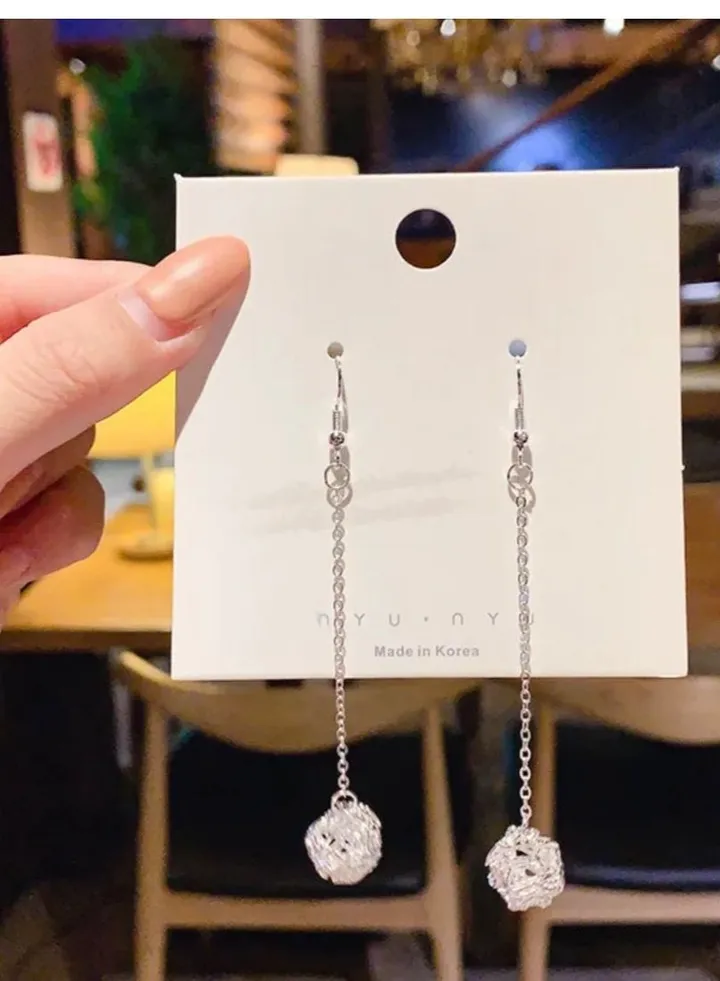 Earrings with a distinctive elegant shape