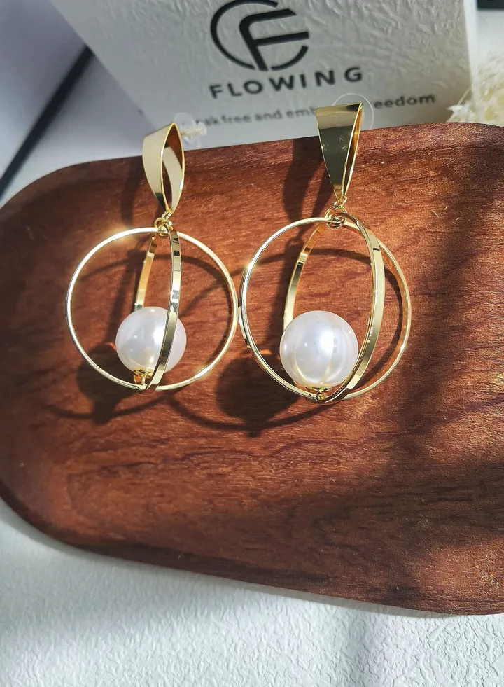 Designer Pearl Earrings, Combining Oriental Elegance with a Touch of Modernity, Featuring a Gold and Arabian Pearl Design, Blending Classic and Contemporary Aesthetics