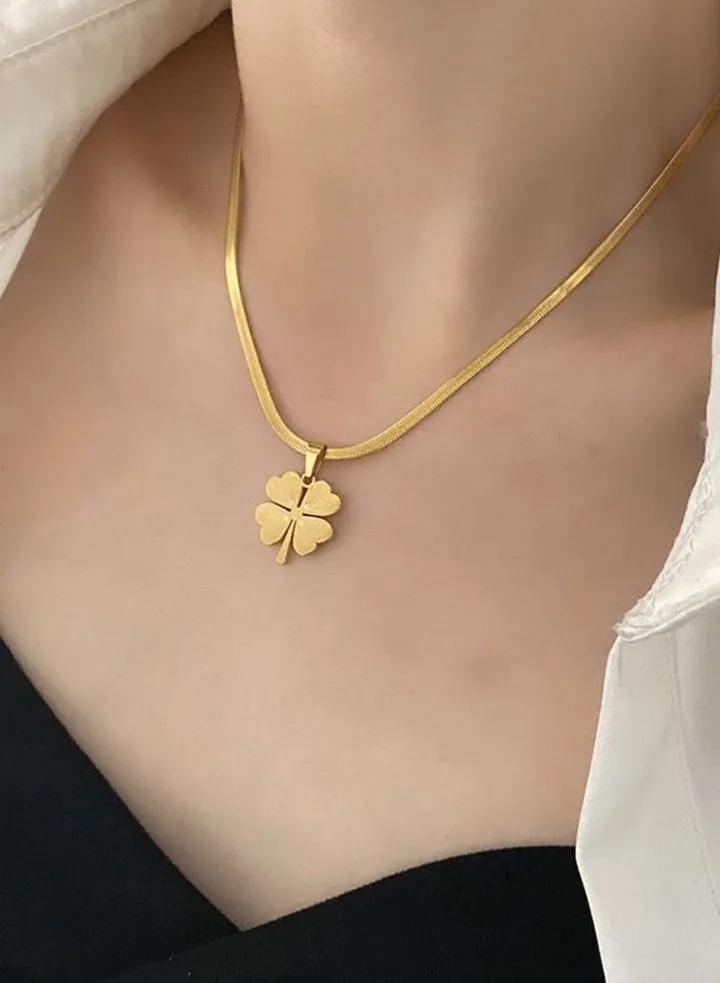 18k Gold Plated Flower Decor Necklace