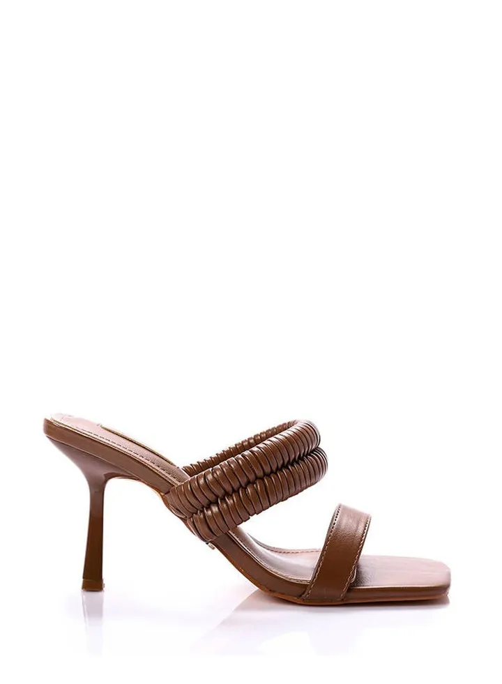 Fashionable Heeled Shoe