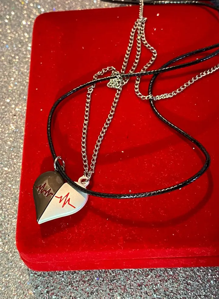 Magnetic Couple Necklace Heart Shaped