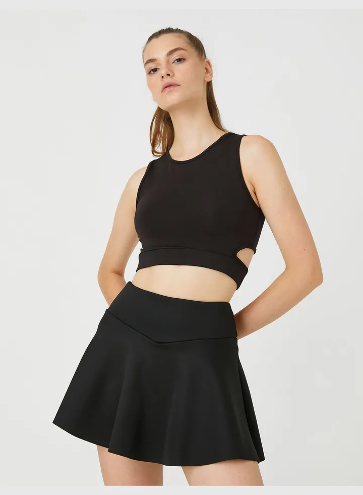 Sport Bra Cut Out Detail