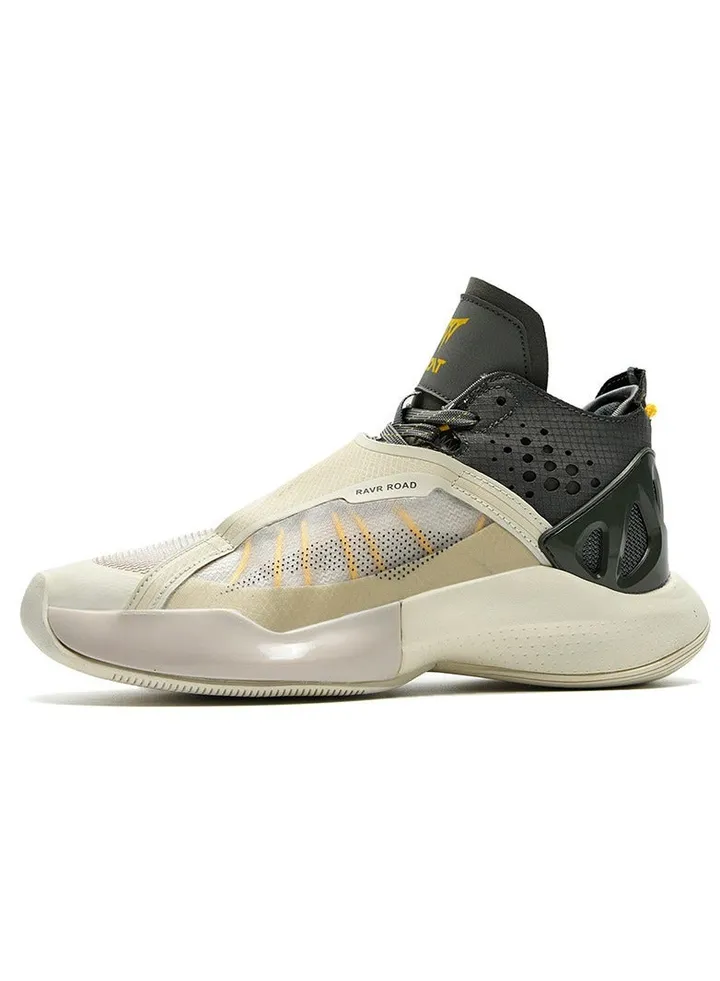 New High Top Comfortable and Breathable Basketball Shoe