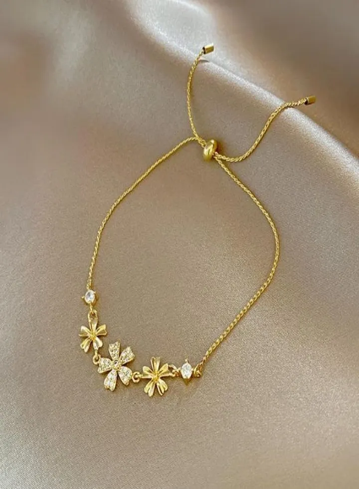 Korean flower boudoir honey bracelet female ig niche design sense zircon bracelet new year trendy jewelry