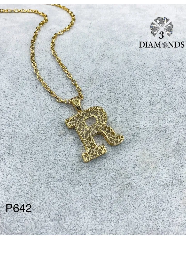Elegant Women's High-Quality R-Shaped Pendant Necklace, Gold Plated – Stylish, Durable, Perfect for Gifts and Special Occasions