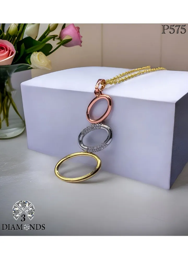 Women's Circular Pendant Necklace, Gold Plated – Elegant and Modern Design