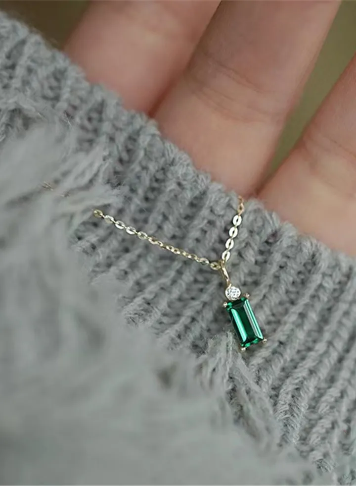 An all-over 925 silver rectangular emerald zircon pendant necklace gift box, fashionable, luxurious, elegant temperament, Mother's Day gift, versatile