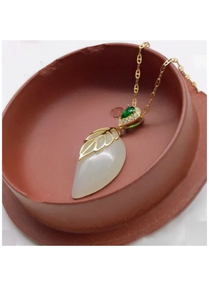 Luxurious s925 sterling silver necklace and natural white jade stone