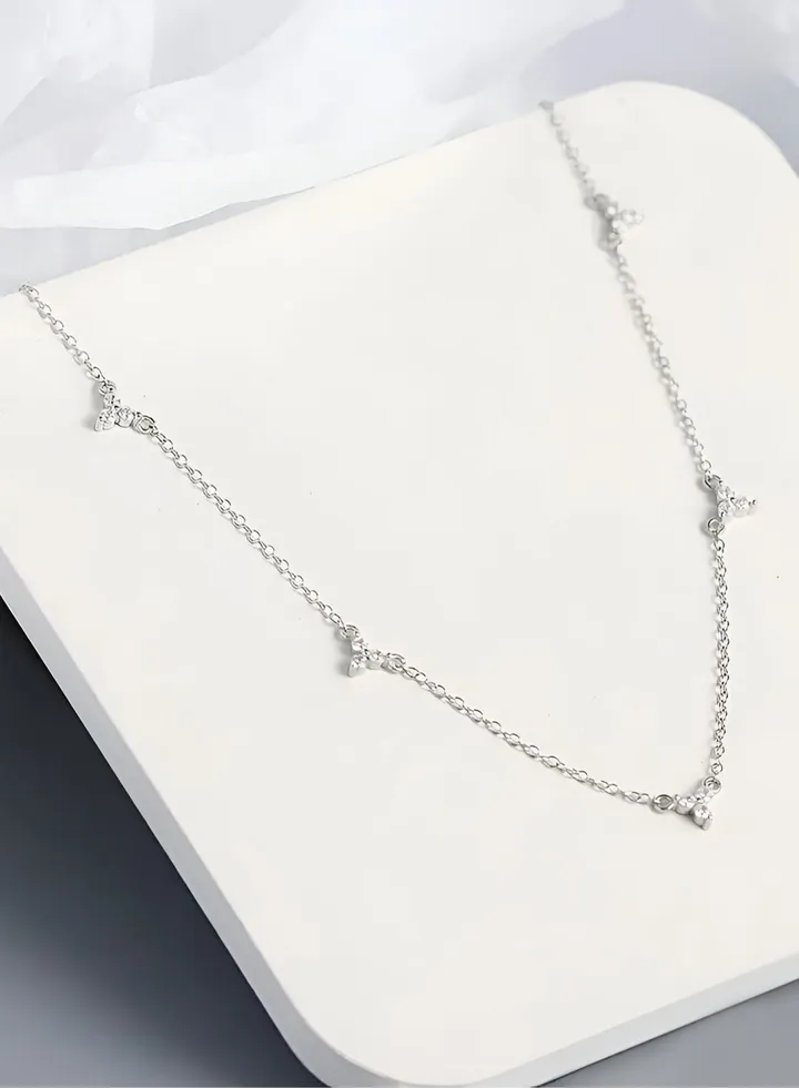An all-over 925 silver clover shape tassel pendant necklace gift box, fashionable and delicate date, gift-giving, temperament, versatile girl