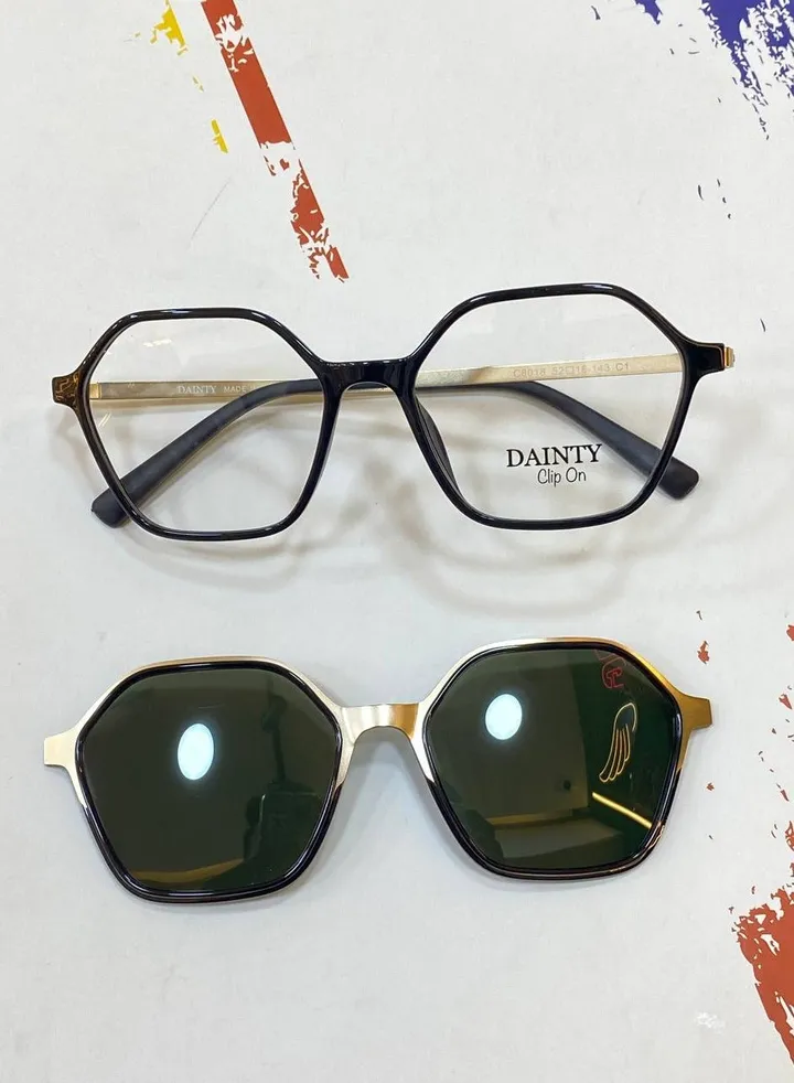 Eyes glasses with cover for the sun