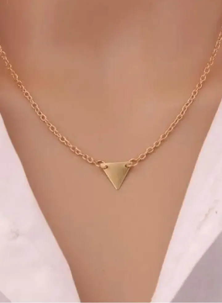 New Fashion Wild Classic Wind Blowing Single Layer Triangle Pendant Short Chain Clavicle Necklaces & Pendants Jewelry
