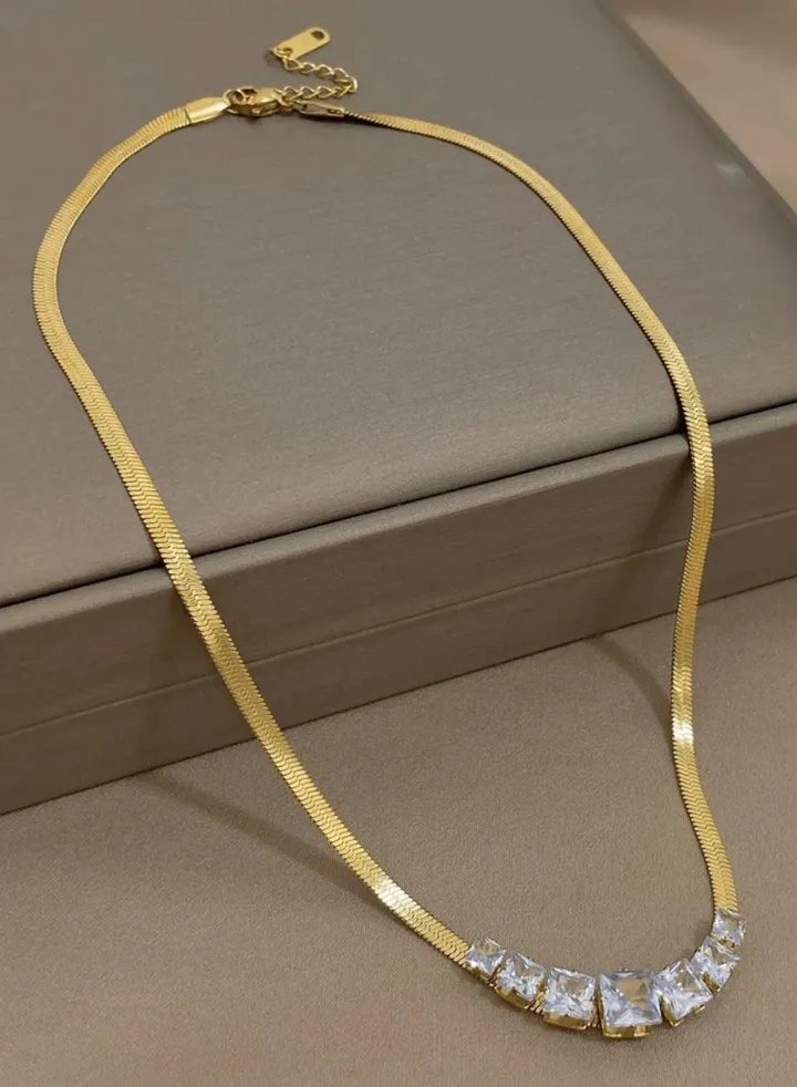 Elegant Stainless Steel 18k Gold Plated Necklace For Women Inlaid With Zirconia