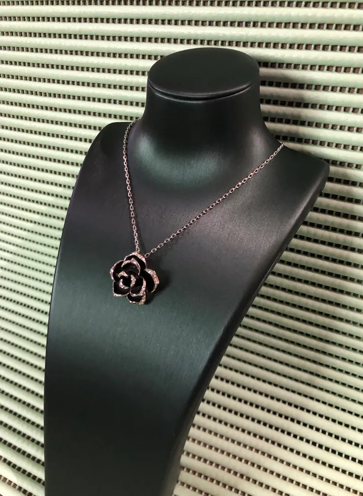 Elegant Rhodium Plated Necklace With High End Flower Pendant