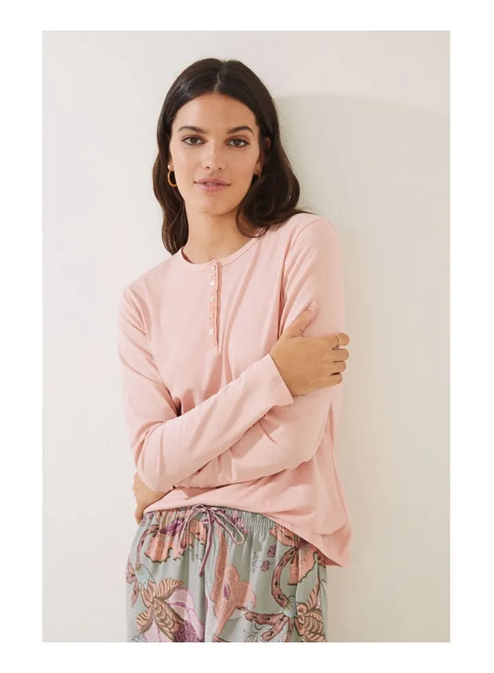 Long-sleeved t-shirt