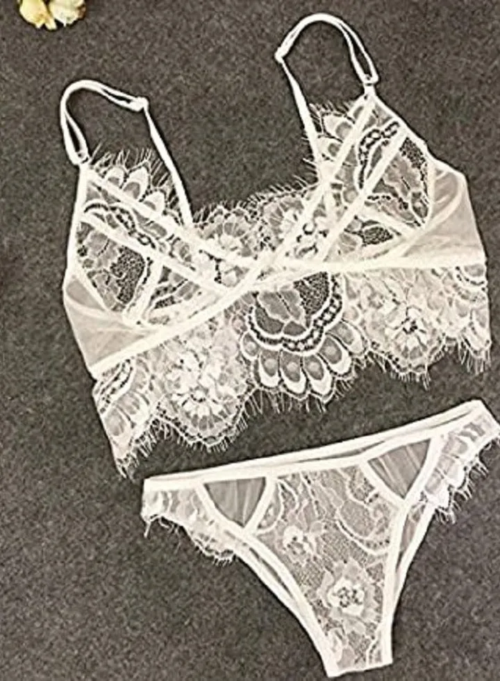 Women's 2 Piece Floral Lace Lingerie Set.