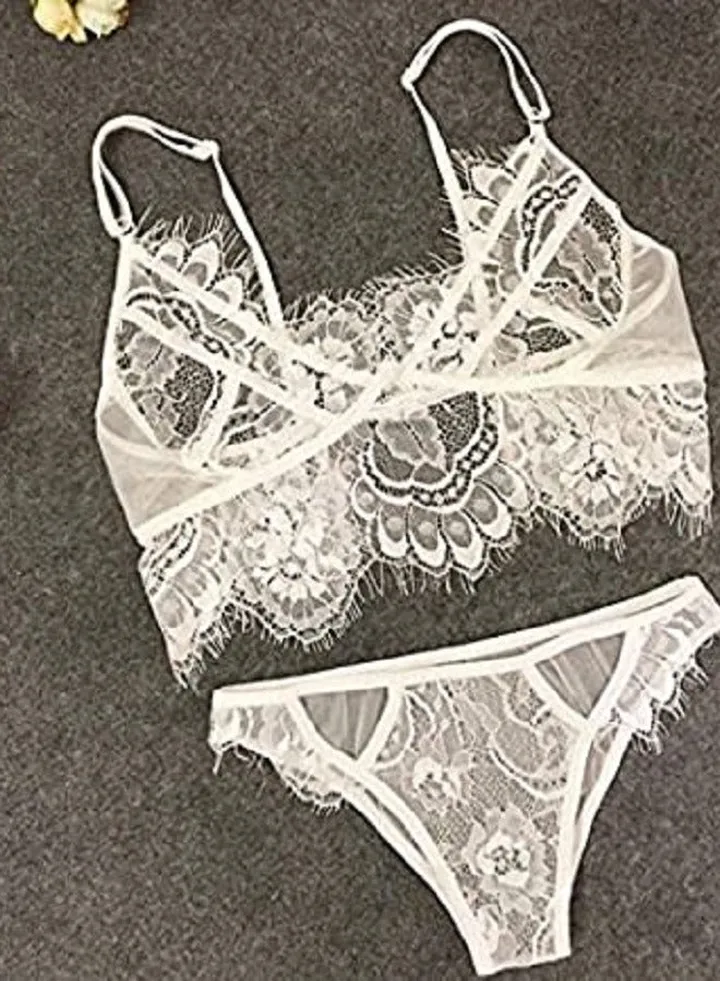 Women's 2 Piece Floral Lace Lingerie Set.